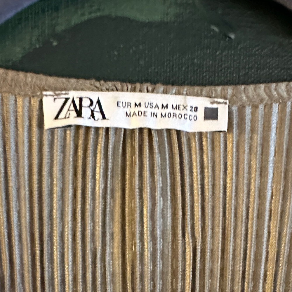 Zara Gold Ruffled V-Neck Blouse - Picture 3 of 4